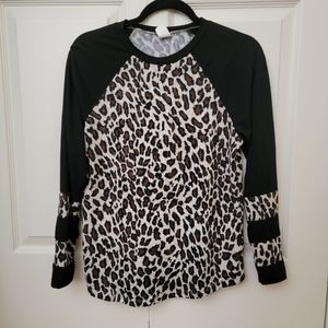 Sunshine & Rodeos long-sleeved, cheetah top